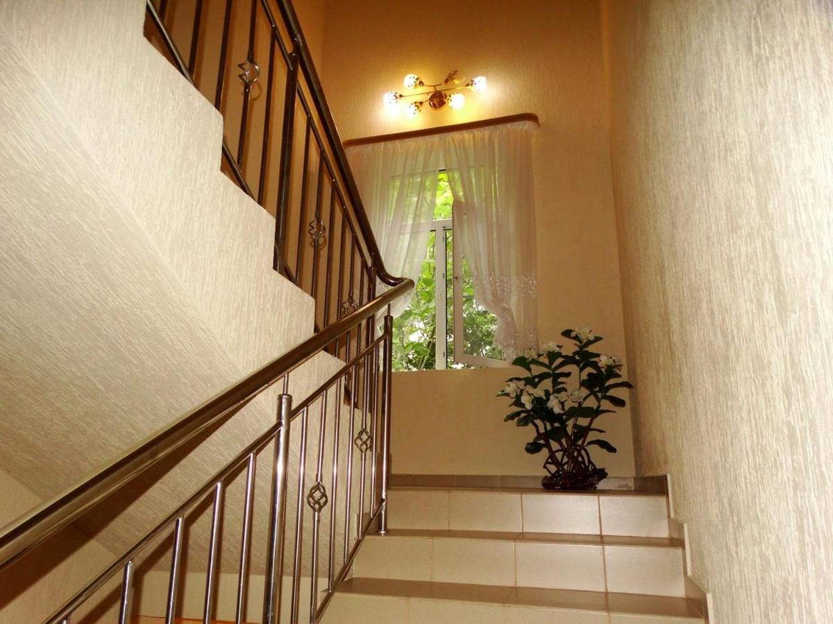 Guest House Gorny Ruchei Gagra Exterior photo